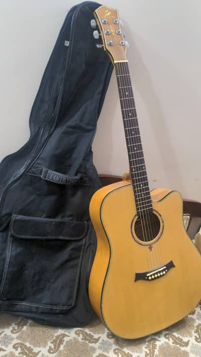 Jumbo New Acoustic Guitar with bag and pick