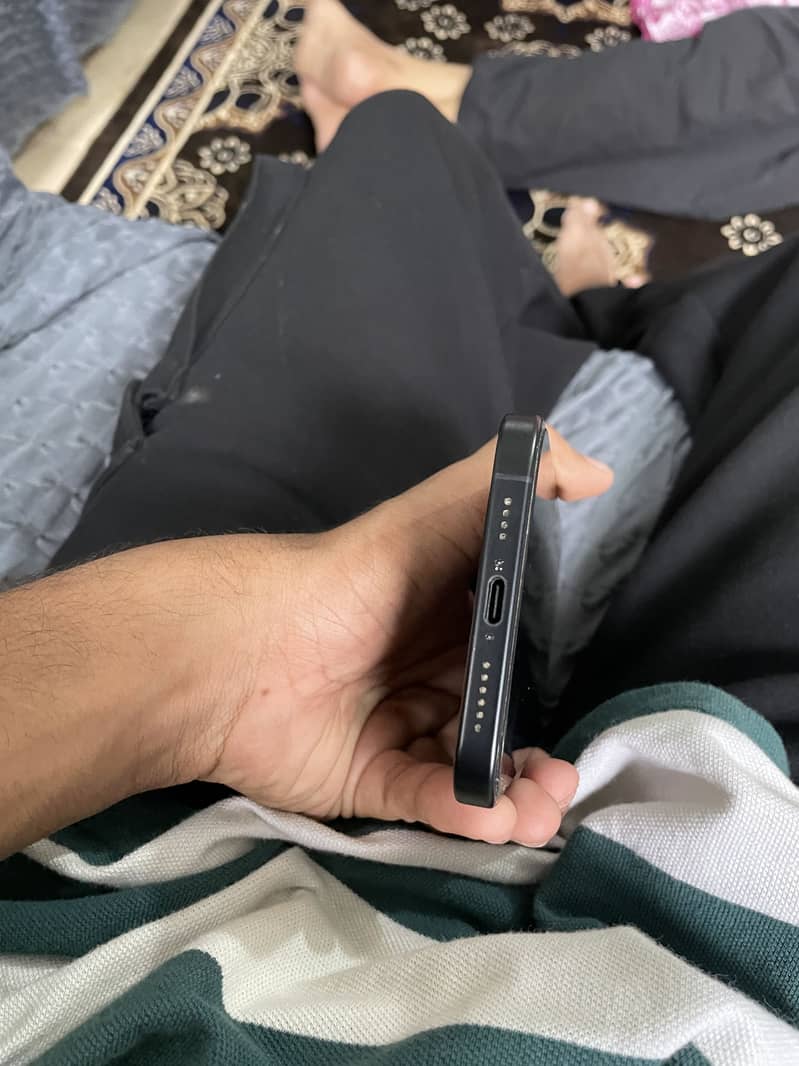 Apple iPhone 16 Plus 0