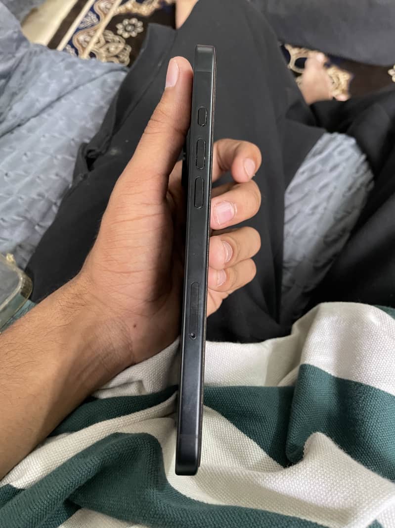 Apple iPhone 16 Plus 1