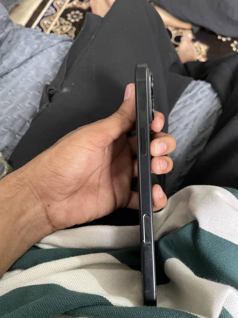 Apple iPhone 16 Plus 2