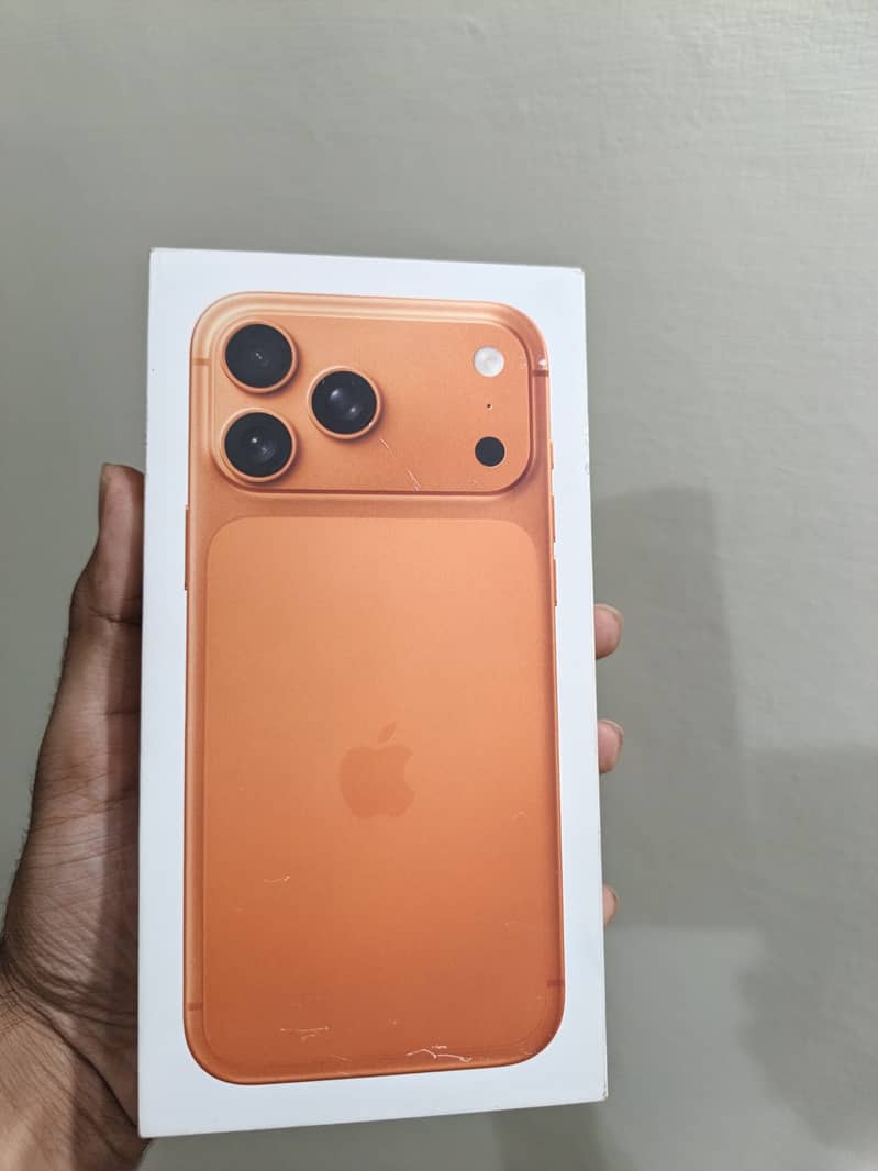 Apple iPhone 17 Pro Max 4