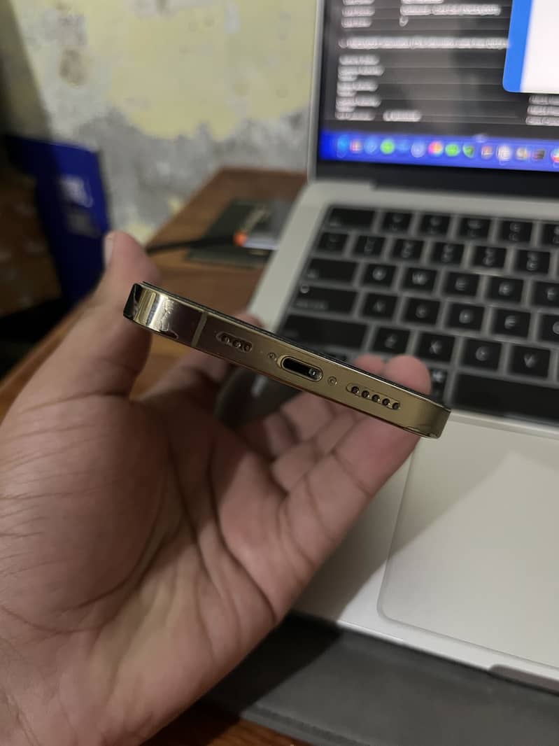 Apple iPhone 12 Pro 2