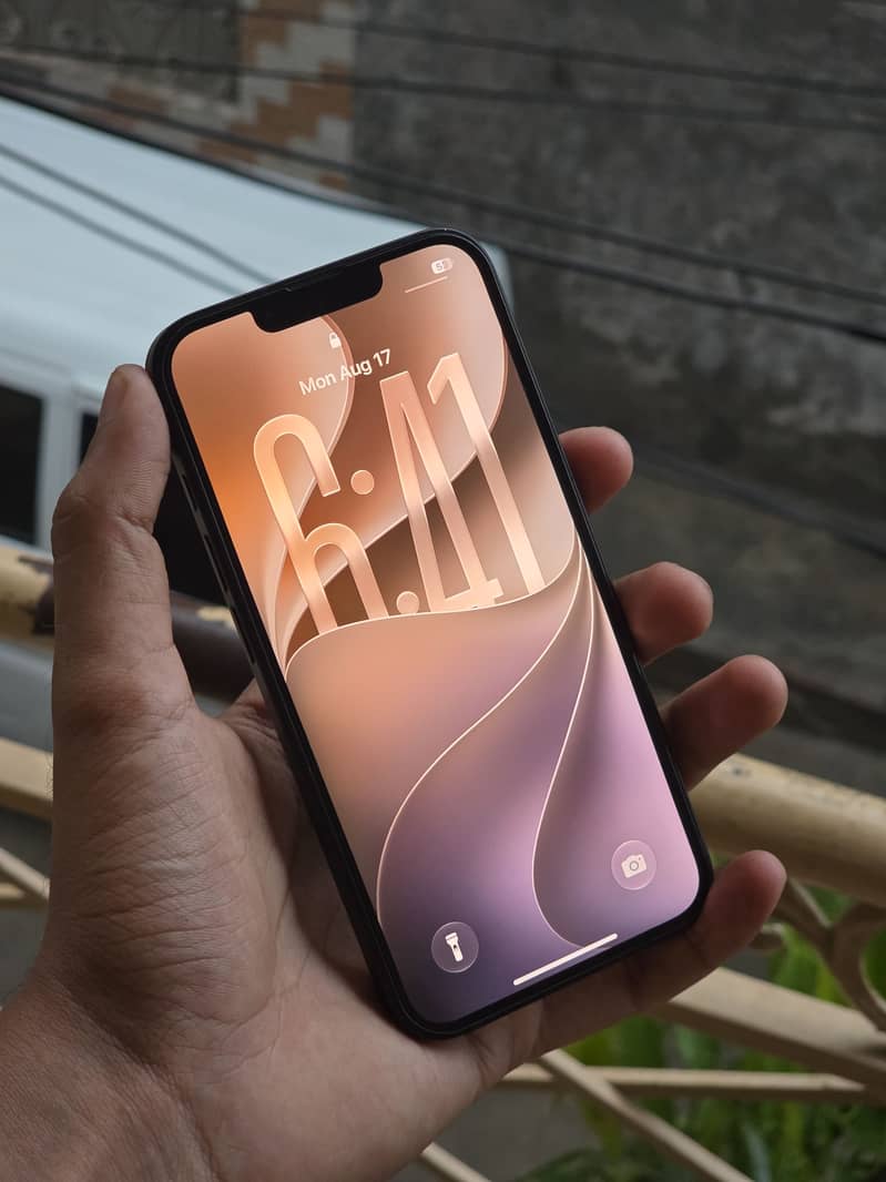 Apple iPhone 16e 1