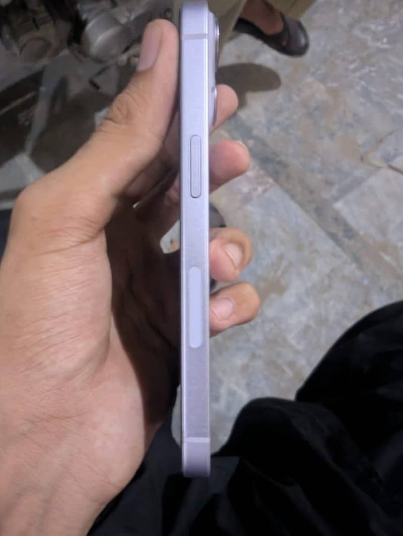 Apple iPhone 14 3