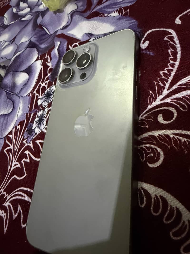 Apple iPhone 15 Pro Max 1
