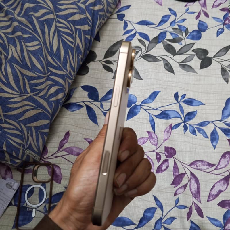 Apple iPhone 16 Pro Max 2