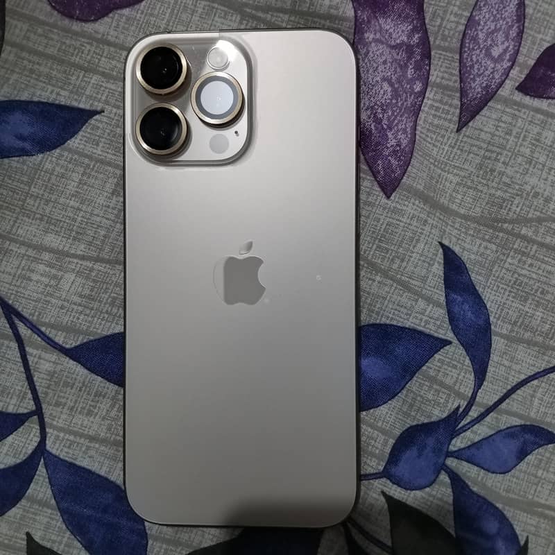 Apple iPhone 16 Pro Max 3