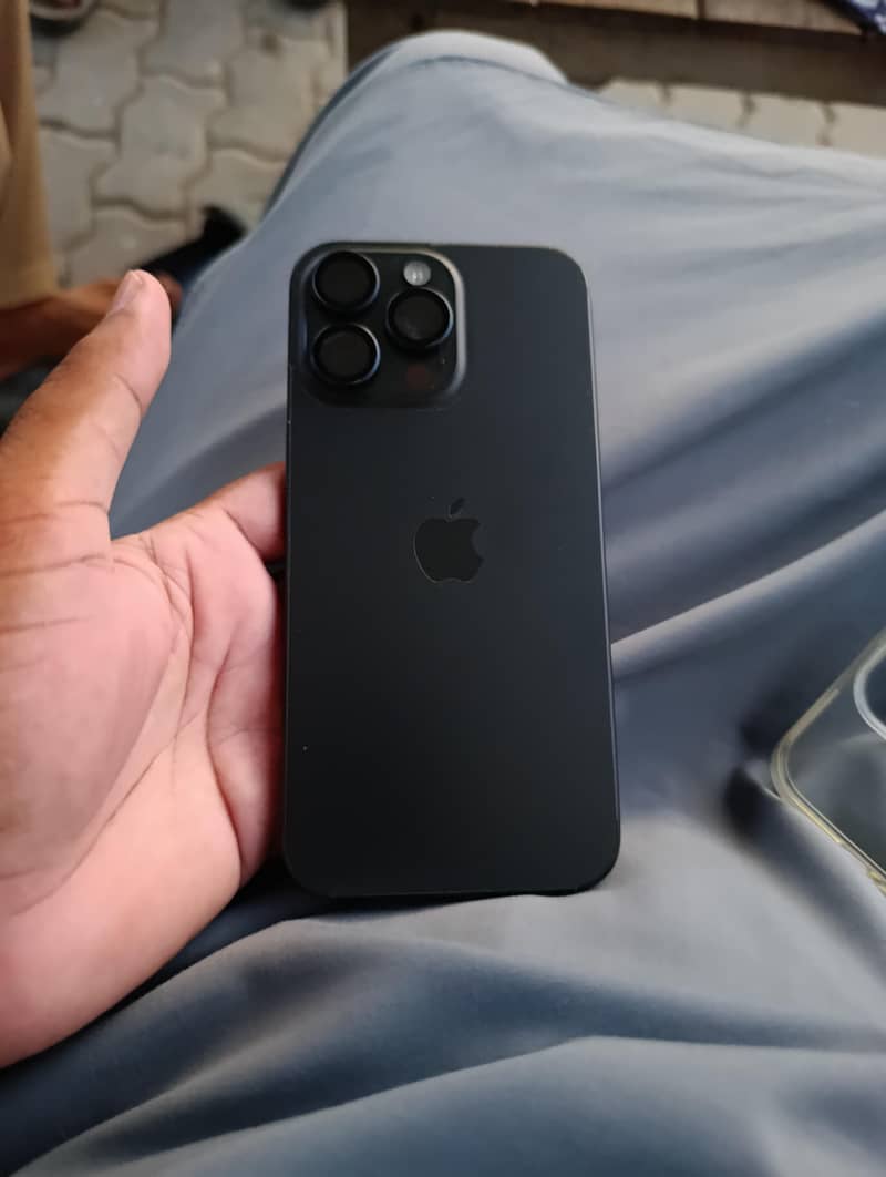 Apple iPhone 15 Pro Max 0