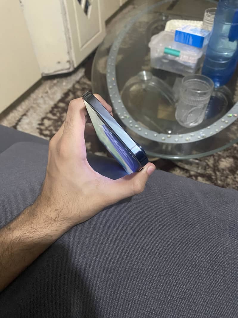 Iphone 12 pro max 4
