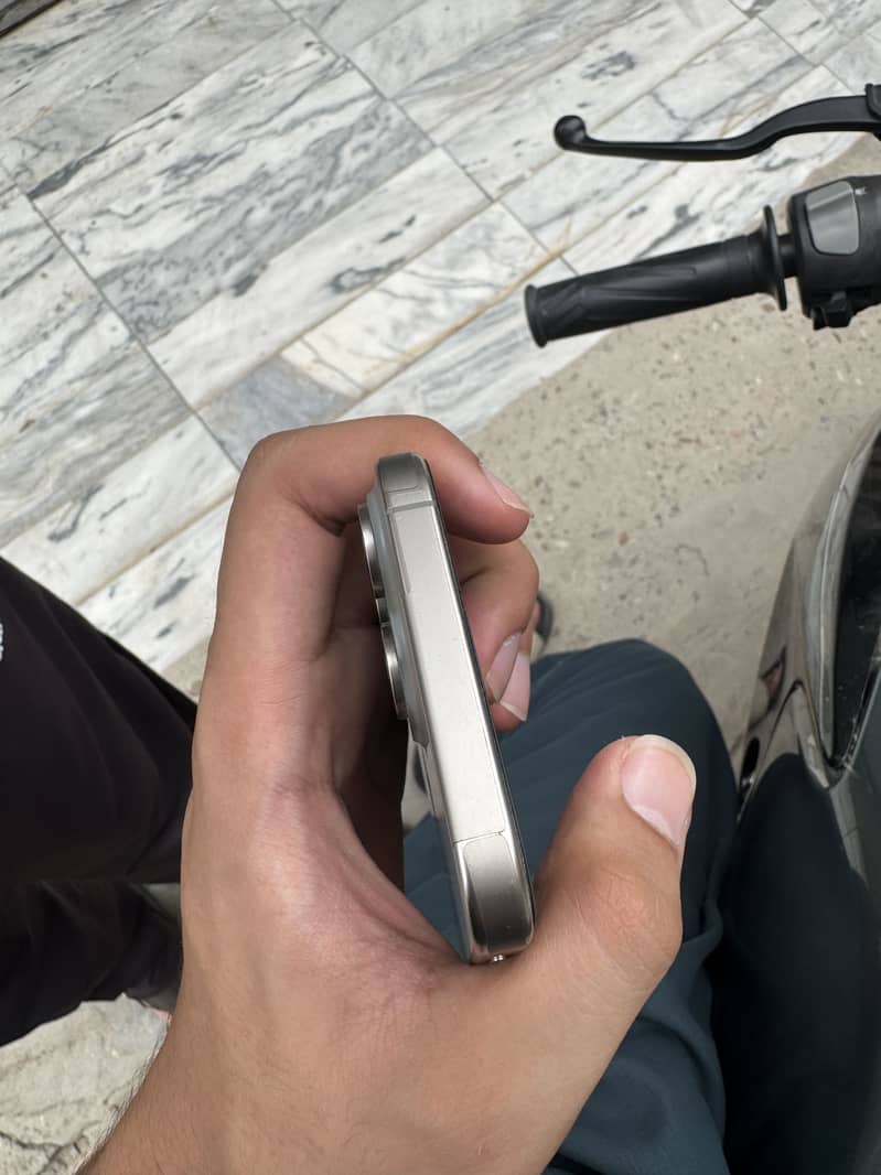 Apple iPhone 15 Pro Max 0