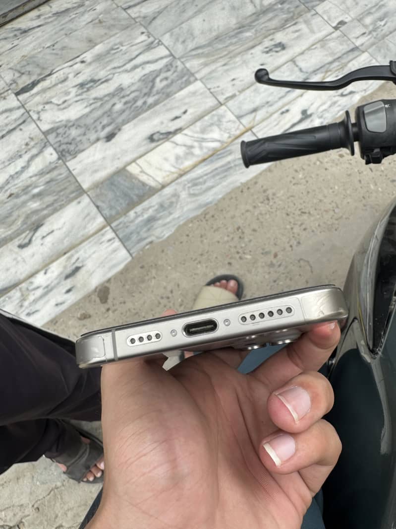 Apple iPhone 15 Pro Max 1