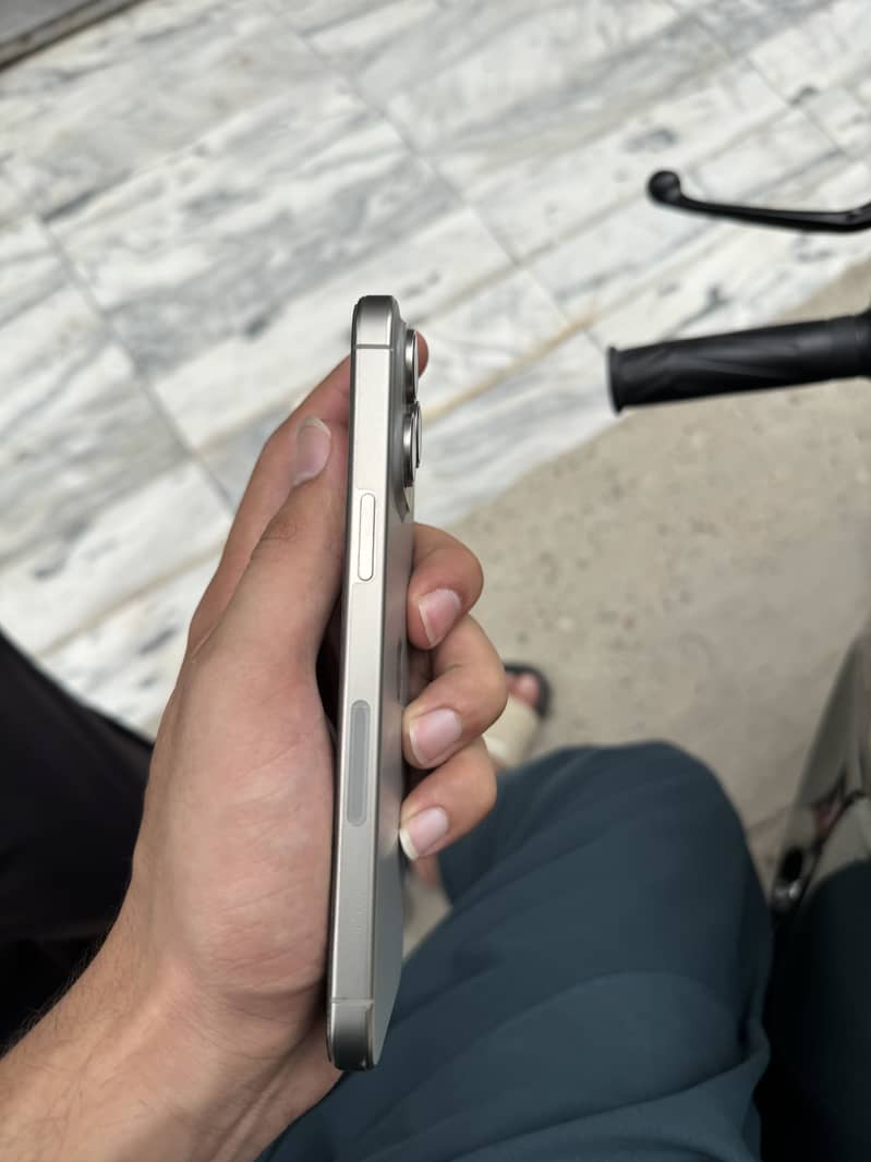 Apple iPhone 15 Pro Max 2