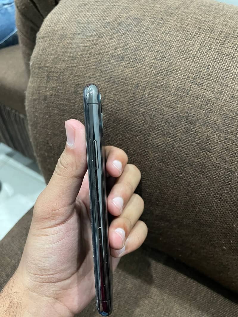 Apple iPhone 11 Pro 1