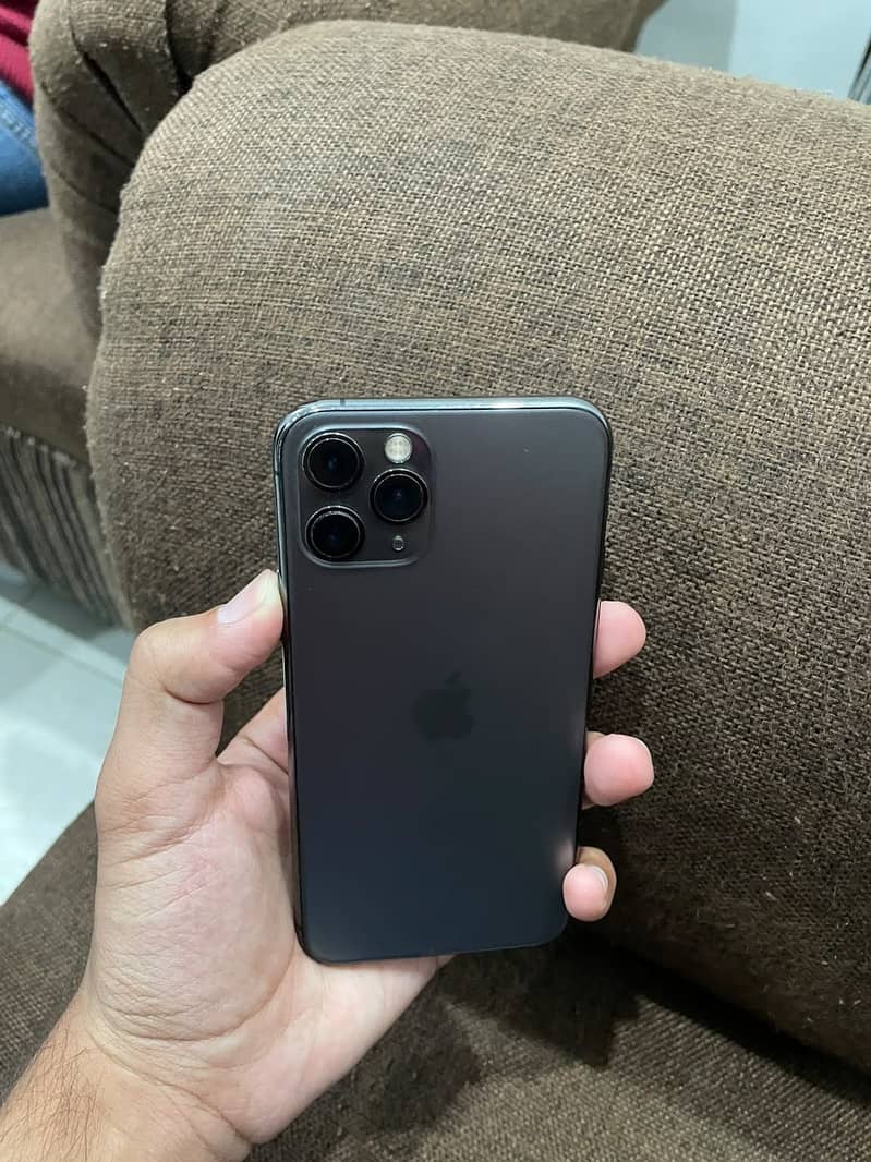 Apple iPhone 11 Pro 4