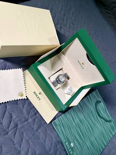 Women Luxury Sky-Dweller Style Silver Dial Watch Fluted Bezel
