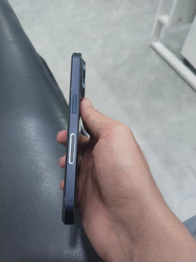 Apple iPhone 15 Pro 2