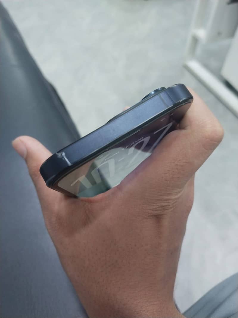 Apple iPhone 15 Pro 3