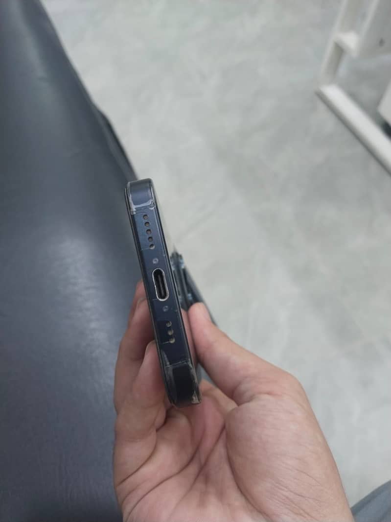 Apple iPhone 15 Pro 4