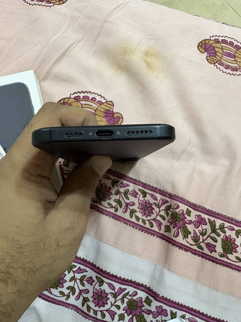 Apple iPhone 16 Plus JV 0