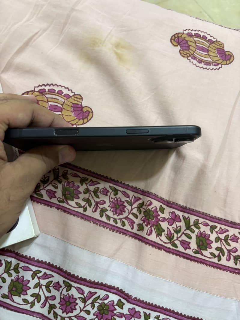 Apple iPhone 16 Plus JV 1