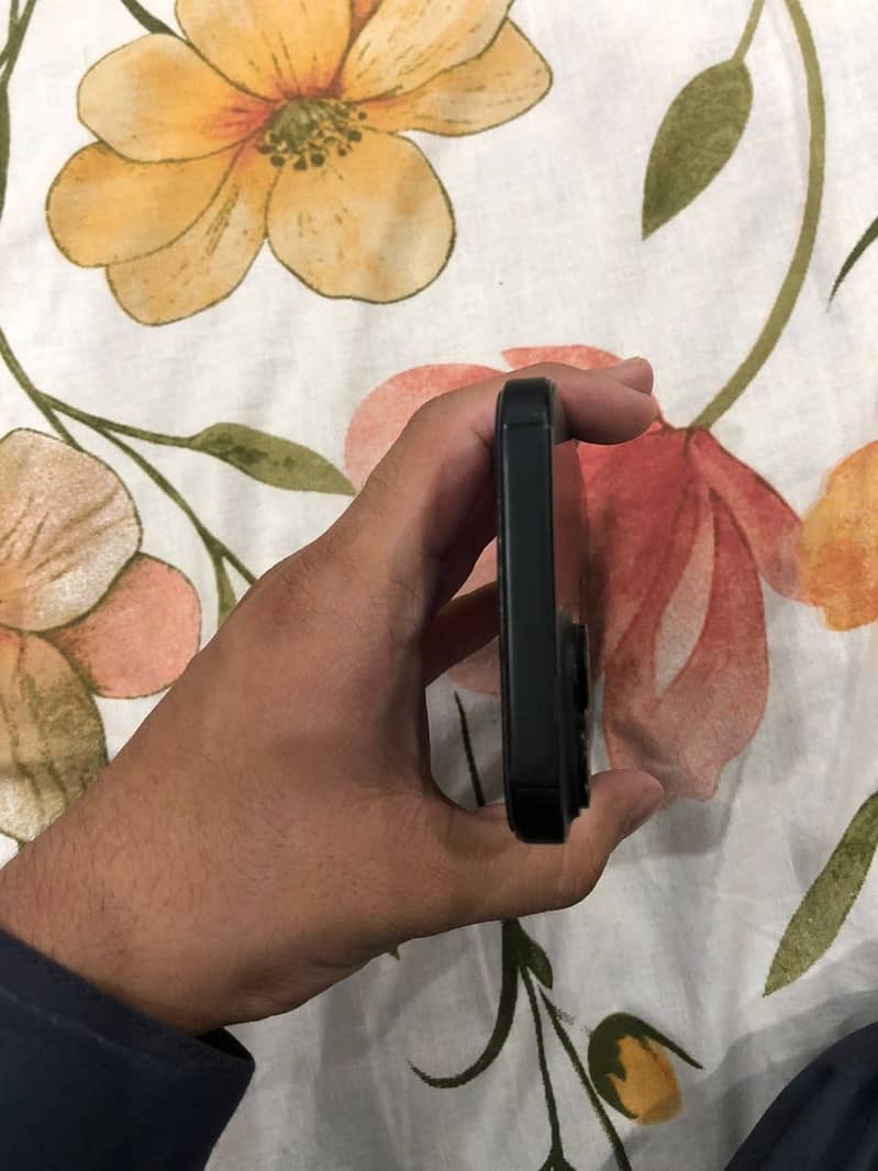 Apple iPhone 15 3