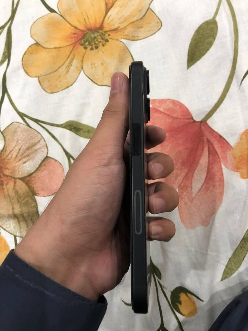 Apple iPhone 15 4