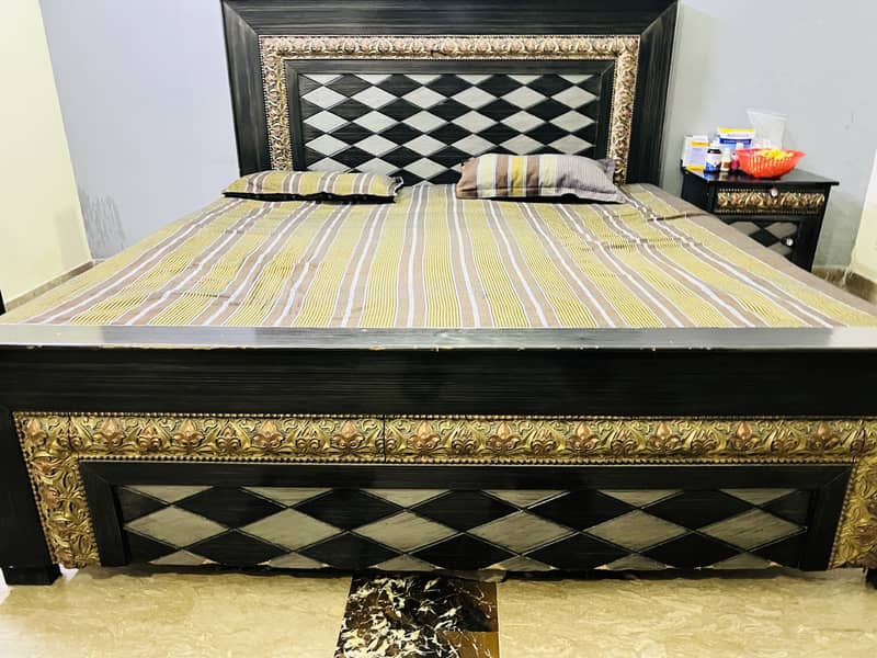 Bed set with dressing table 0