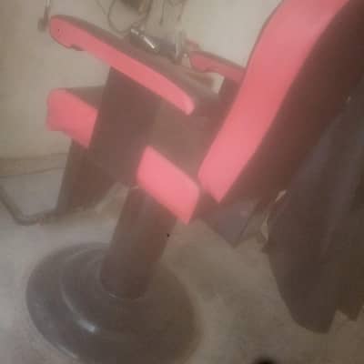 salon Chair Al Ok Poshing Thori C Bas Damg ha Baqi Ok Urgent sale