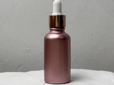 Empty 100ml jars and 30ml serum bottles.
