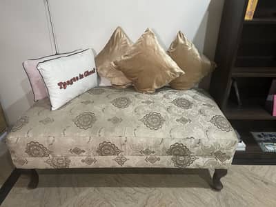 Sofa seaty with 5 cushions