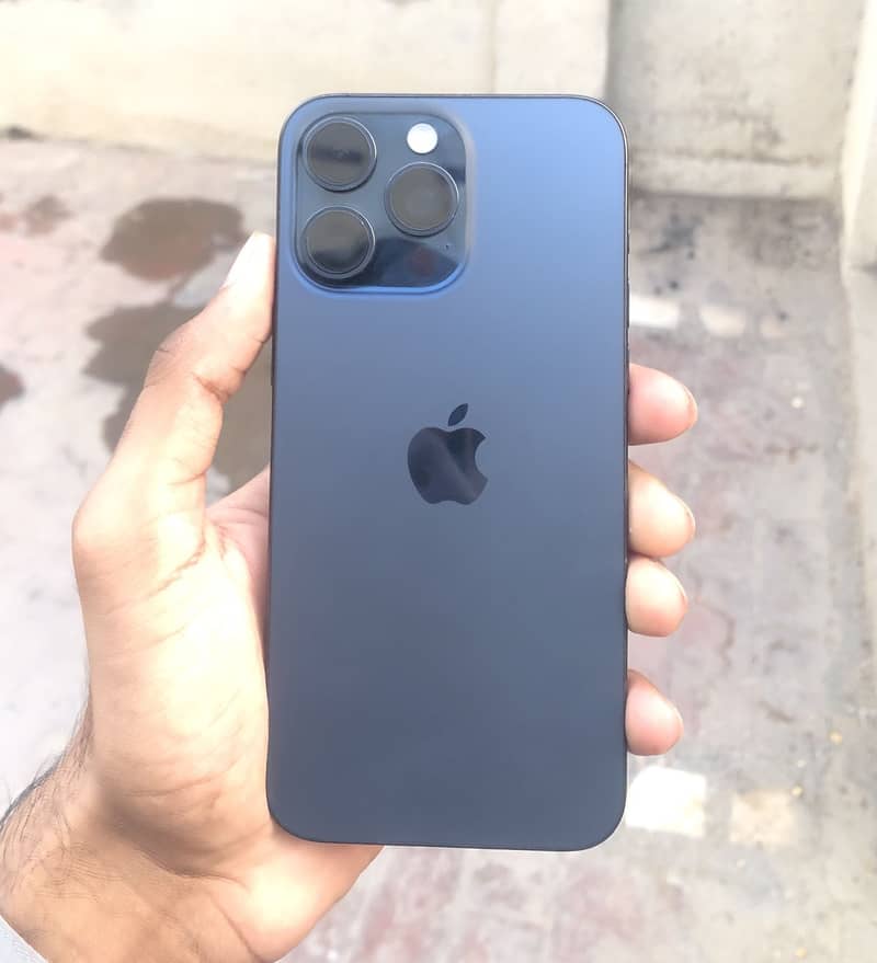 iPhone 15 Pro Max 0