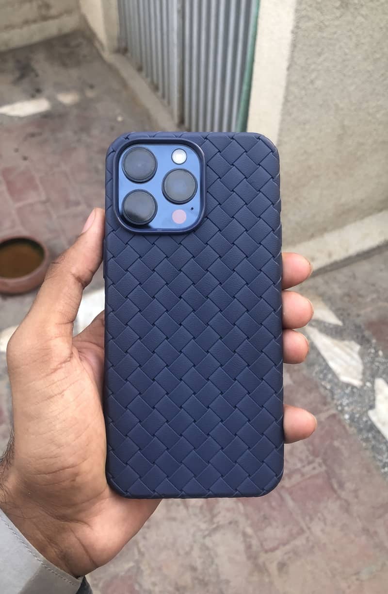 iPhone 15 Pro Max 2