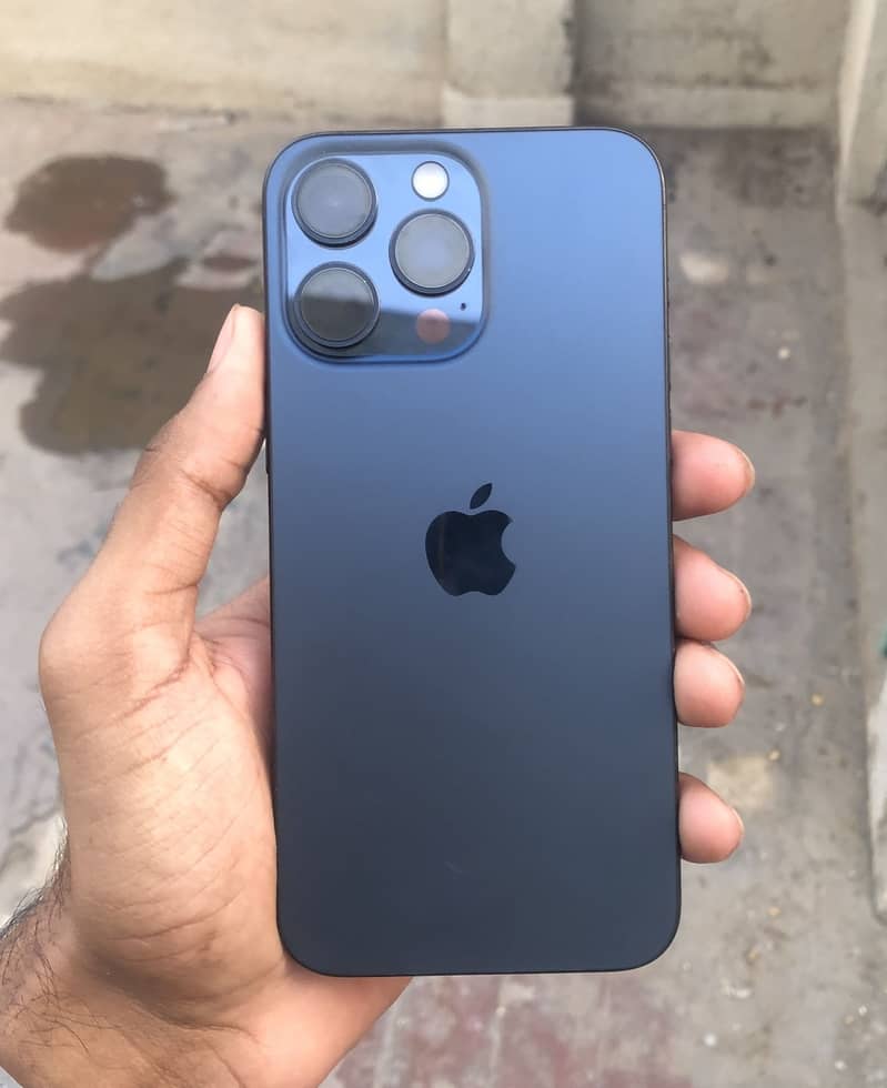 iPhone 15 Pro Max 3