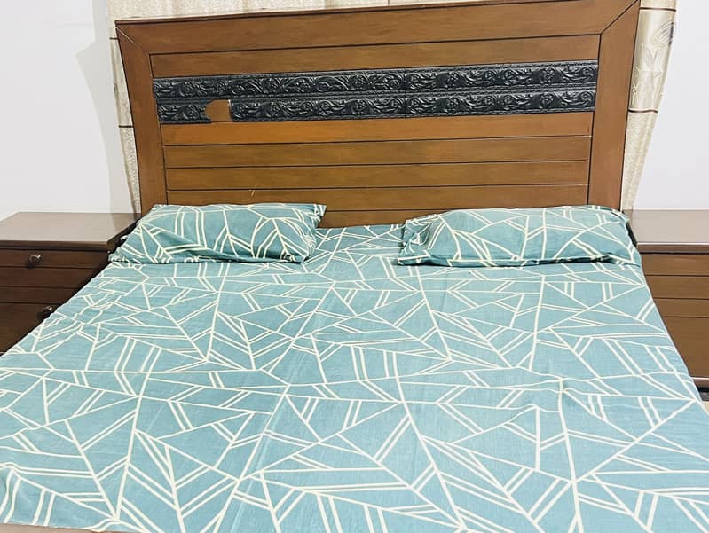 Bed set with dressing table 0