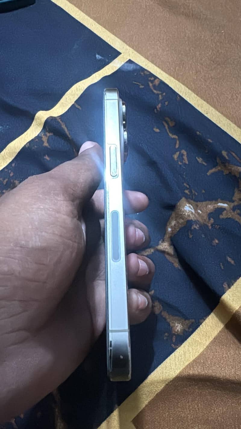 Apple iPhone 14 Pro 1