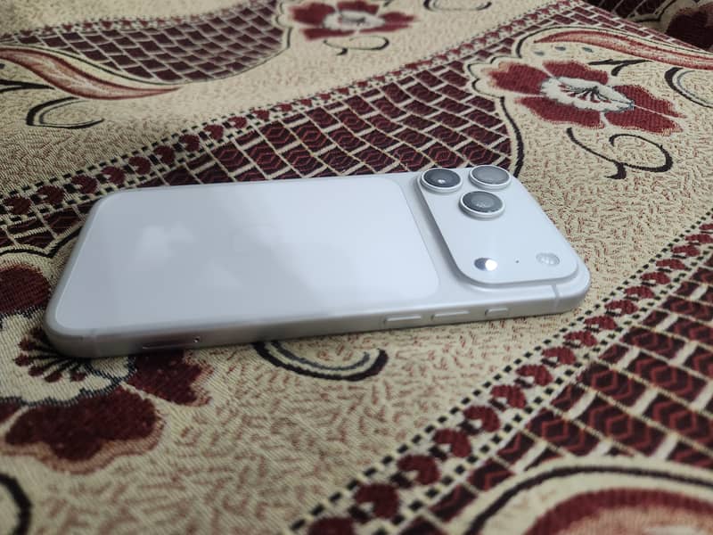 Apple iPhone 17 Pro Max 1