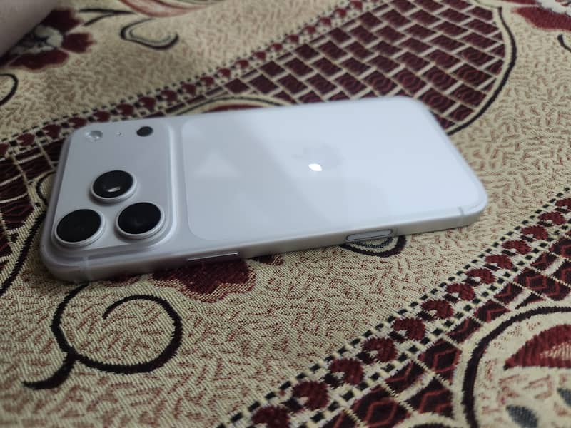 Apple iPhone 17 Pro Max 2