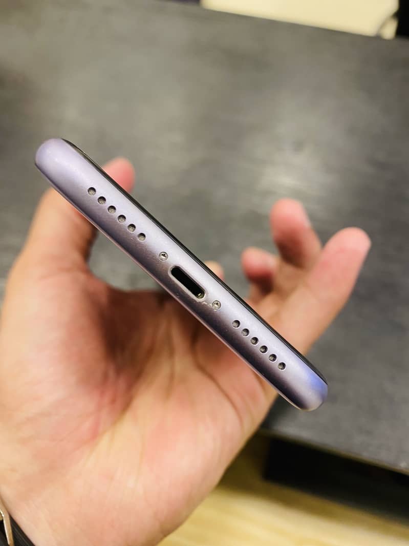 Apple iPhone 11 4