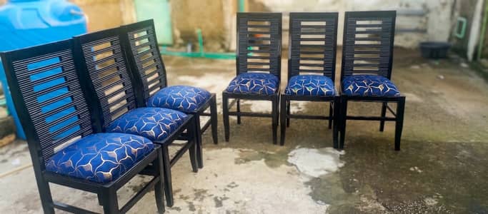 Dining table for sale