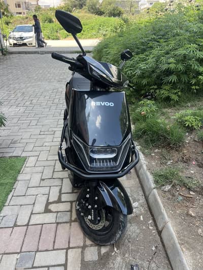 Revoo C-32 Young