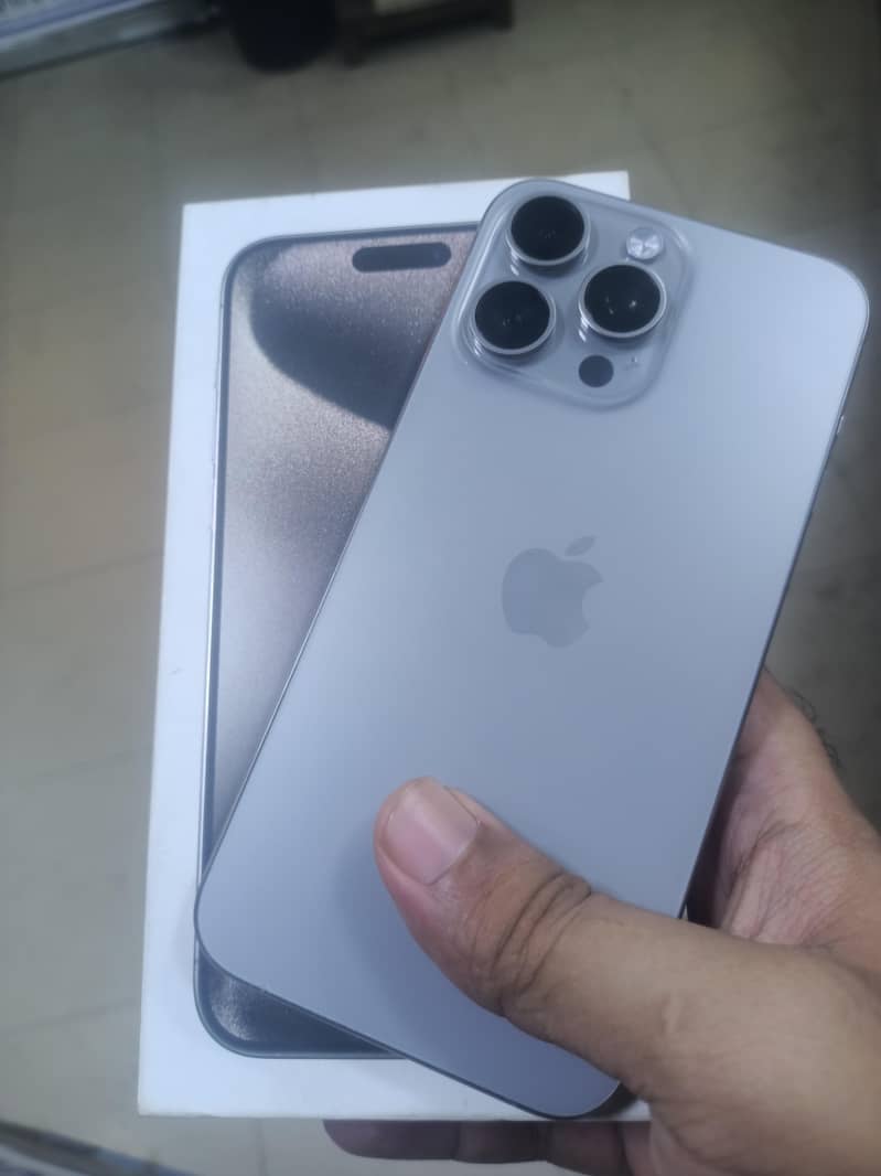 Apple iPhone 15 Pro Max 0