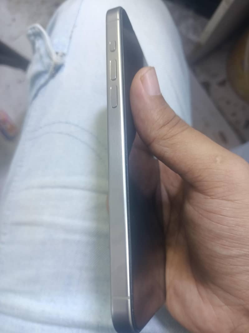 Apple iPhone 15 Pro Max 2