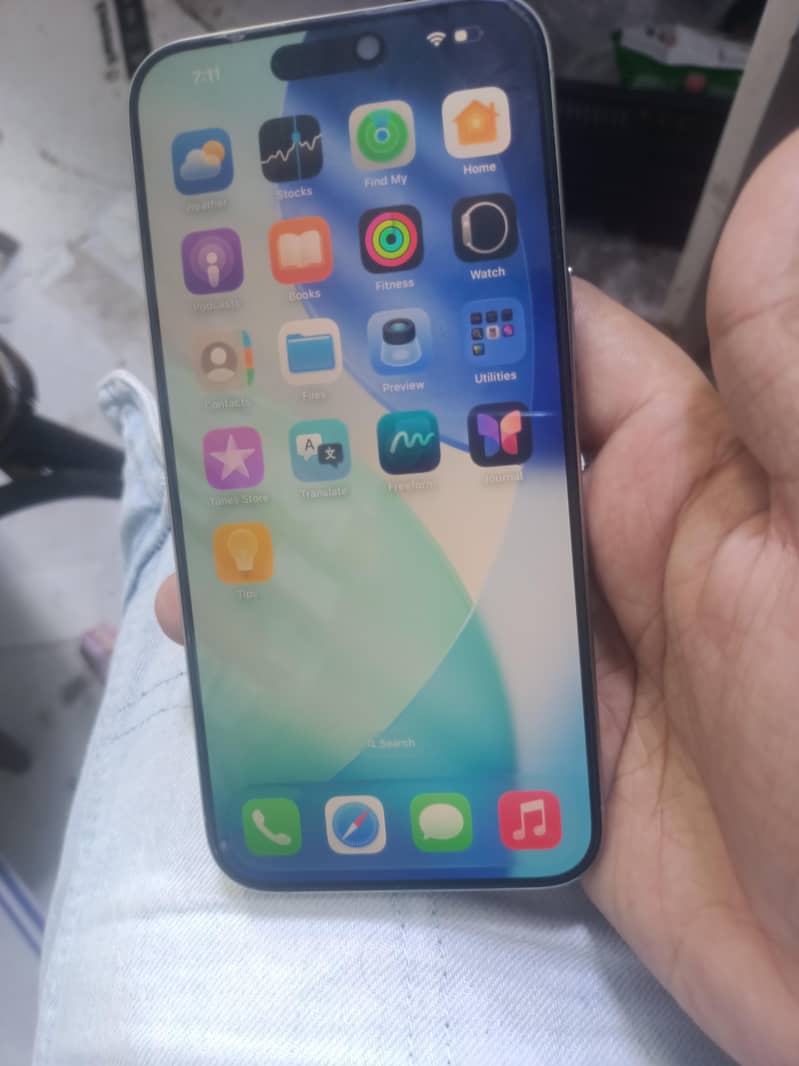 Apple iPhone 15 Pro Max 4