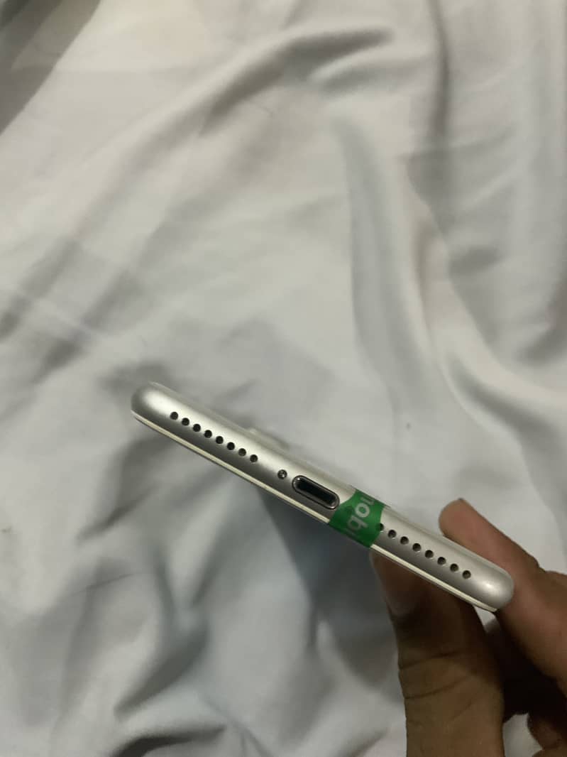 Apple iPhone 8 Plus 3