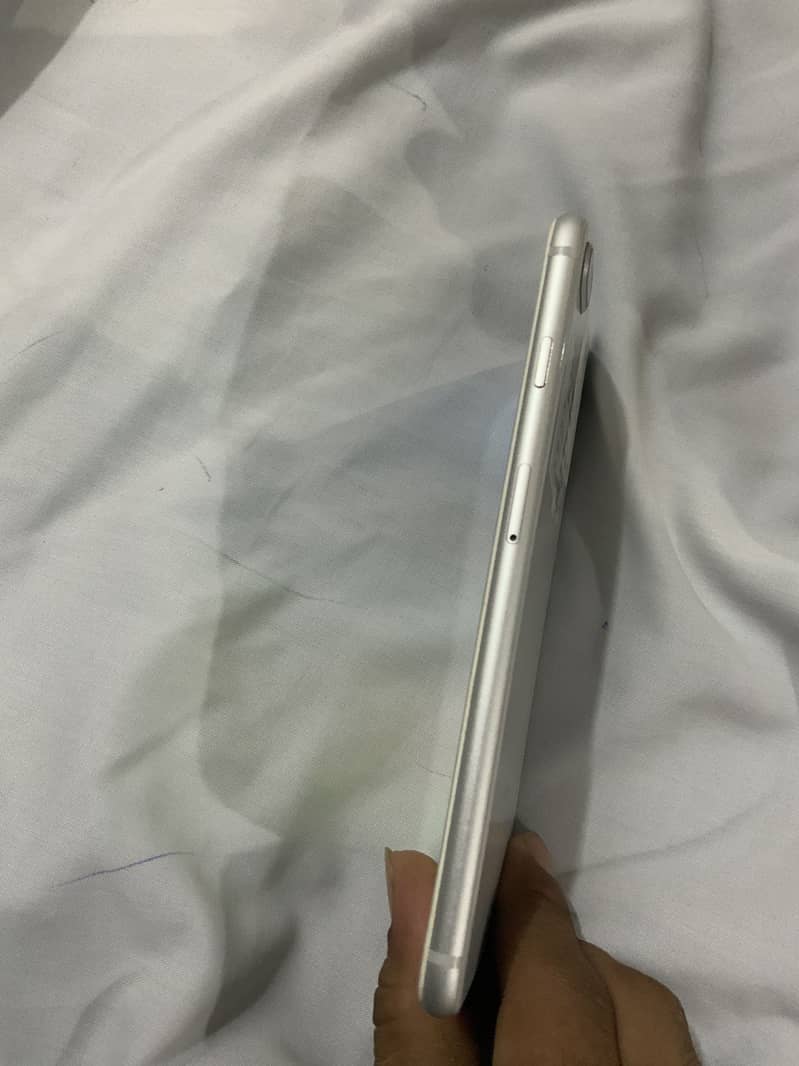 Apple iPhone 8 Plus 4