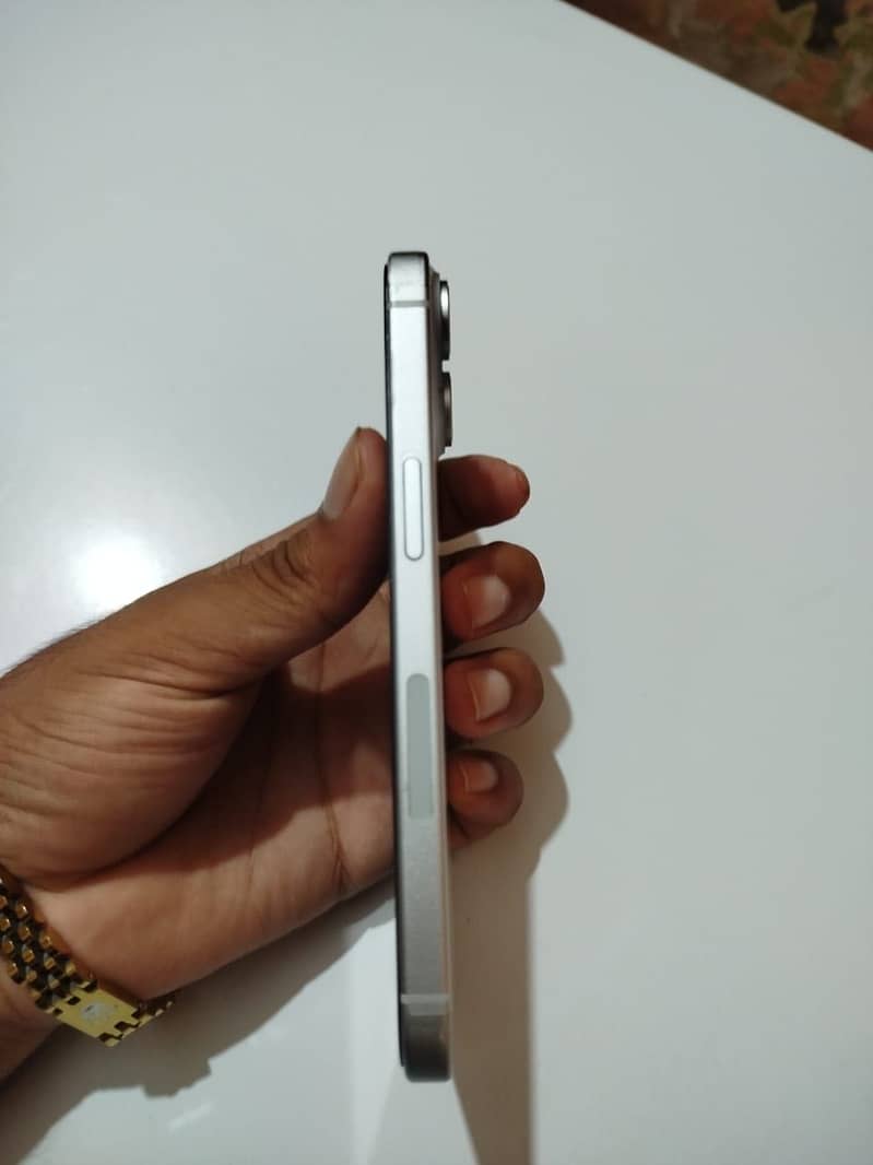 Apple iPhone 15 jv 1