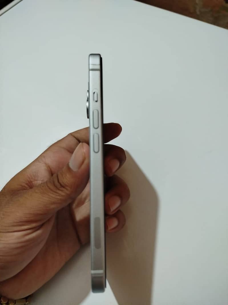 Apple iPhone 15 jv 3