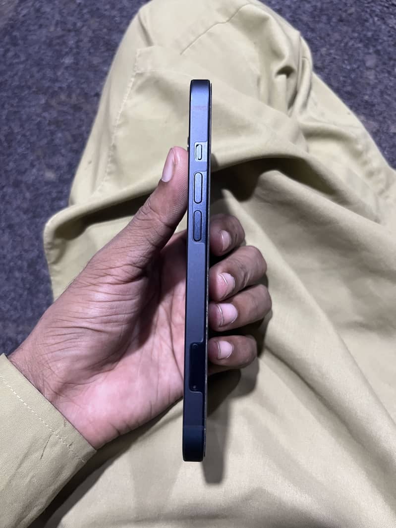 Apple iPhone 13 1