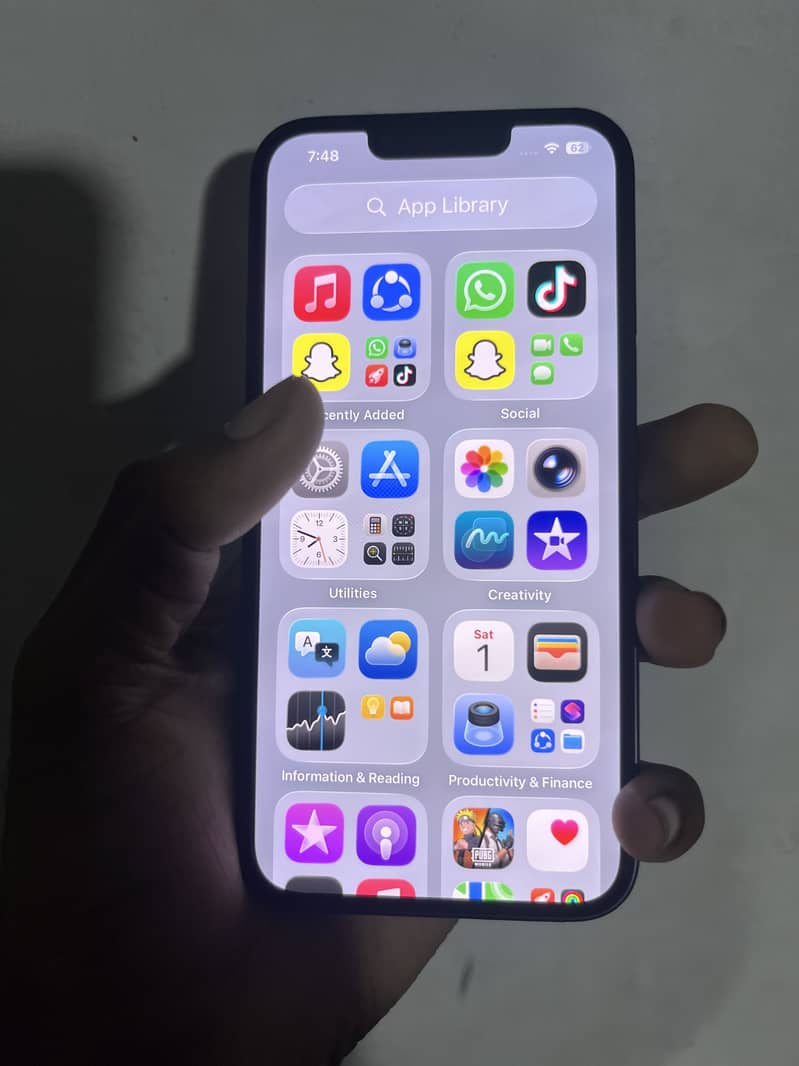 Apple iPhone 13 8