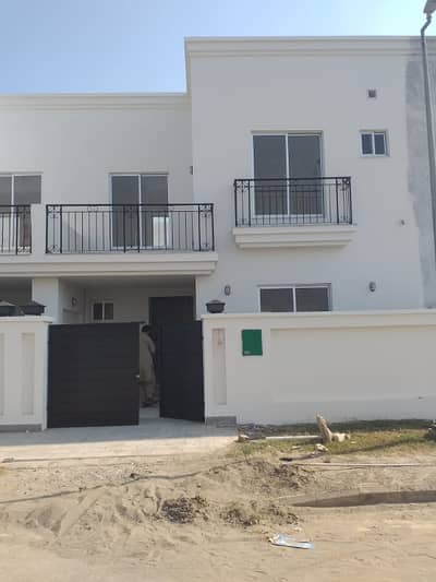 I AM SELLING A 5 MARLA BRAND NEW HOUSE IN BAHRIA ORCHARD LAHORE. PHASE 1.3 BEDROOMS ATTACH BATH TV LOUNGE ONE KITCHEN. THE 135 PRICE IS ALMOST FINAL A LITTLE BIT NEGOTIABLE WITH TOKEN